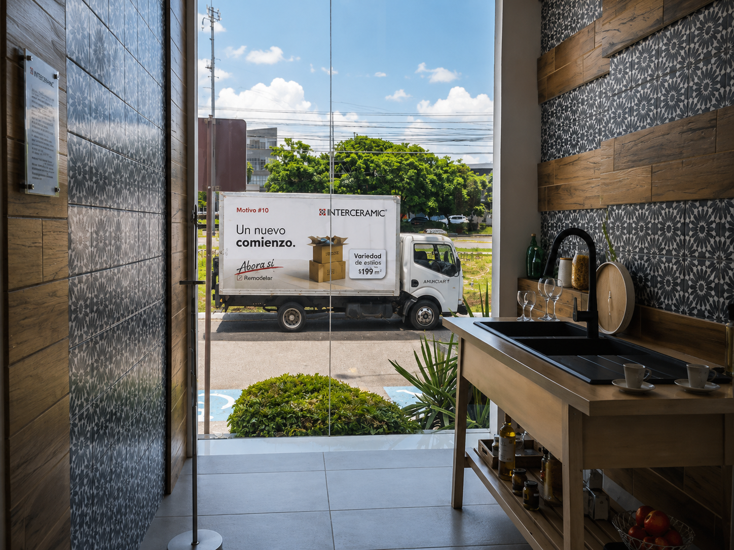 Campaña de valla móvil Interceramic